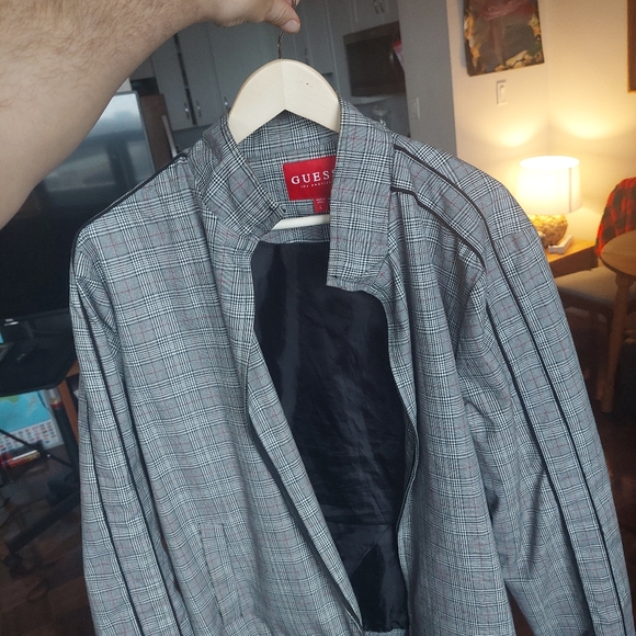 Guess Jacket size L (fits like a big M) - Picture 2 of 4